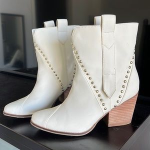 Coconut by Matisse White Short Cowgirl Bootie